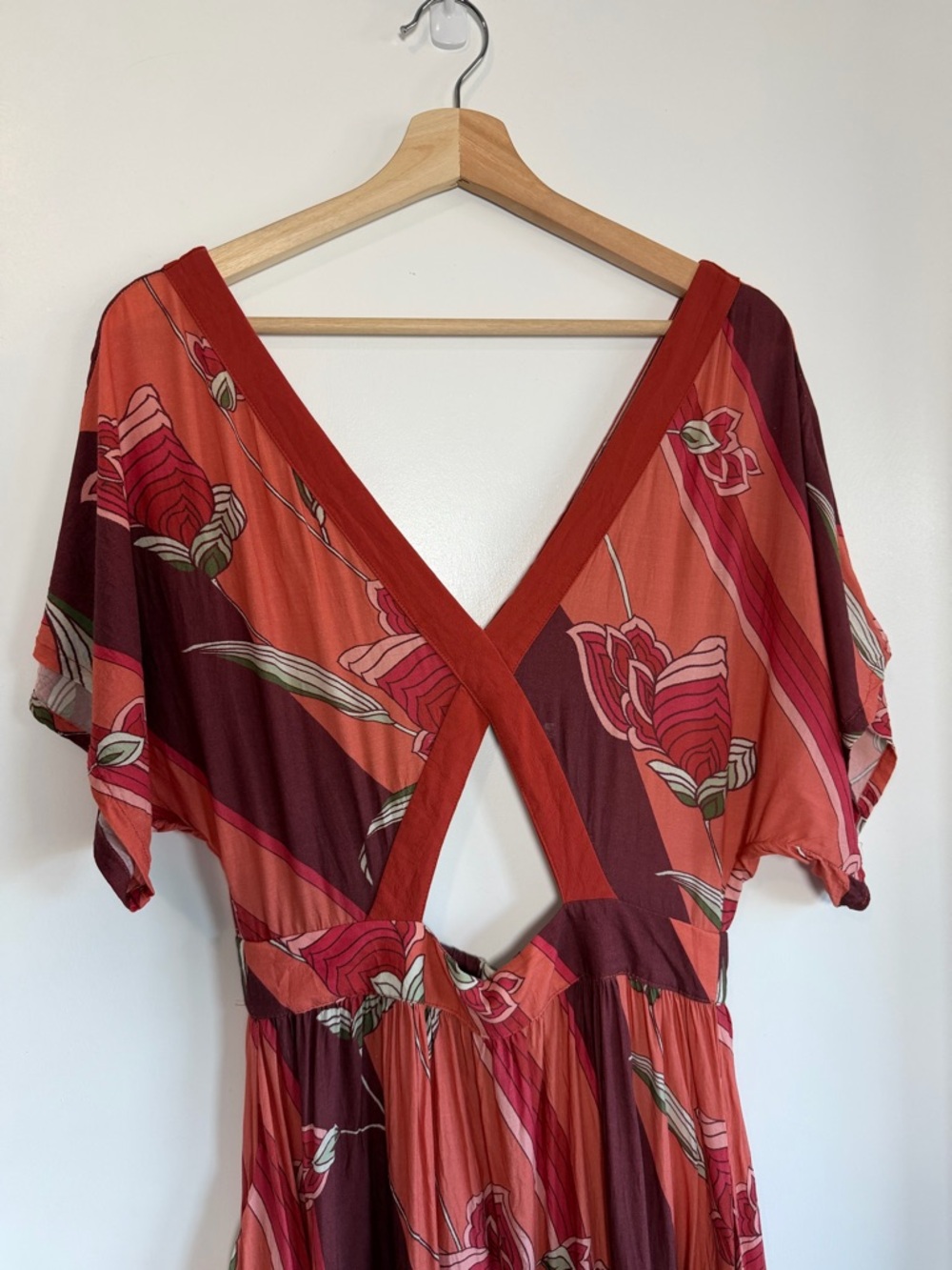 Novella Royale Floral Midi Cut Out V Neck Red Pink Resortwear Dress Size Medium - Picture 3 of 10